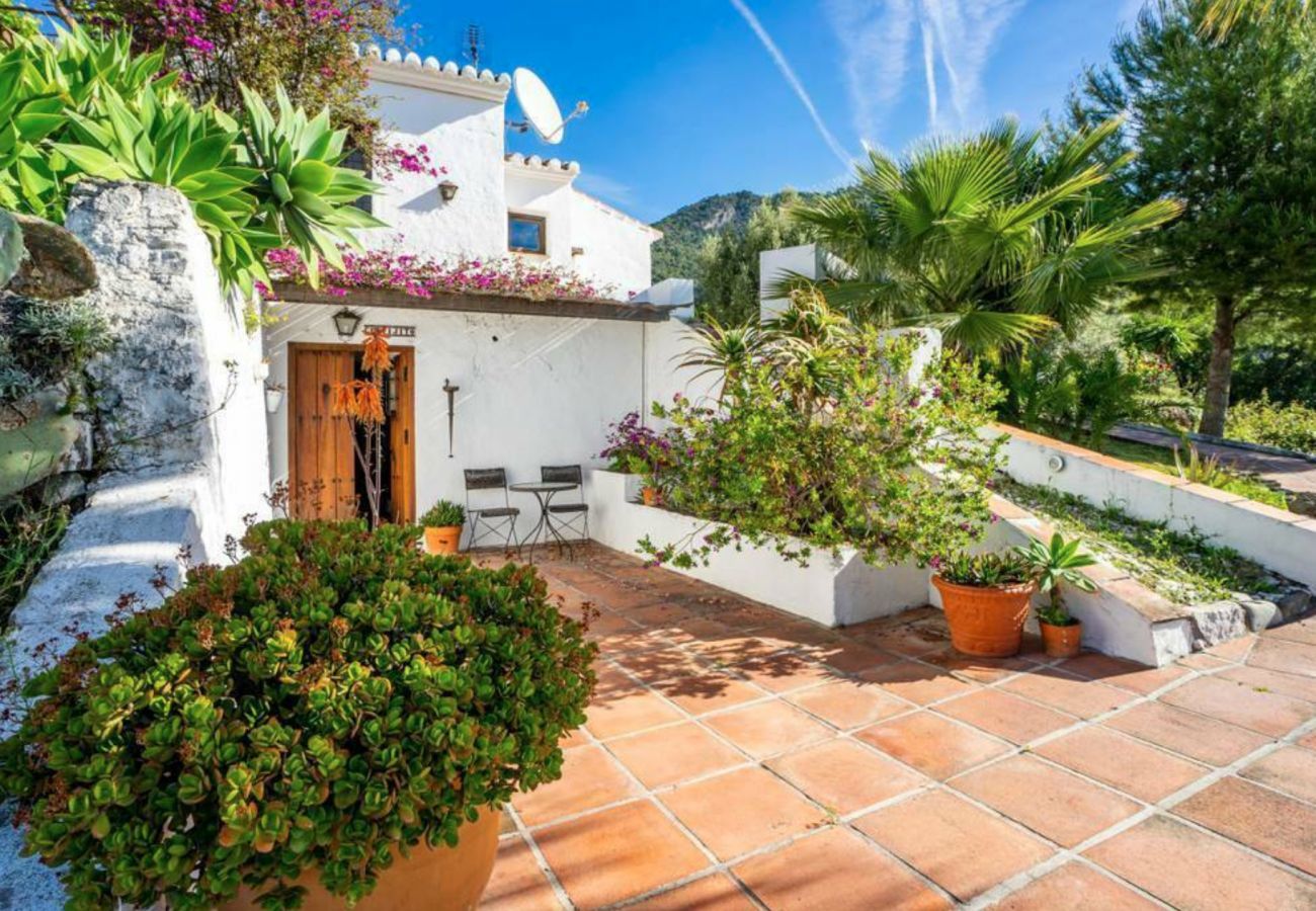Beautiful finca with amazing panoramic views and a private pool. Close to the picturesque town Frigiliana.