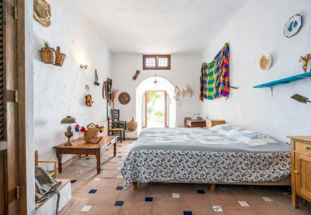 Beautiful finca with amazing panoramic views and a private pool. Close to the picturesque town Frigiliana.