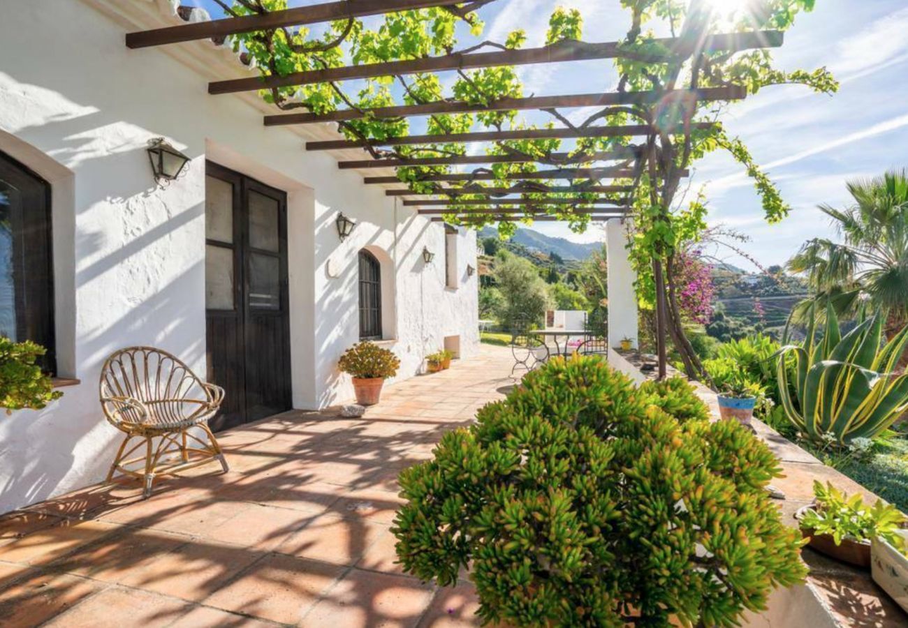 Beautiful finca with amazing panoramic views and a private pool. Close to the picturesque town Frigiliana.