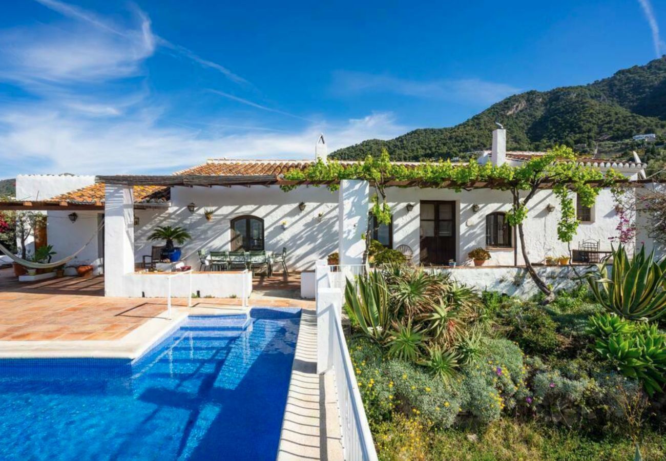 Beautiful finca with amazing panoramic views and a private pool. Close to the picturesque town Frigiliana.