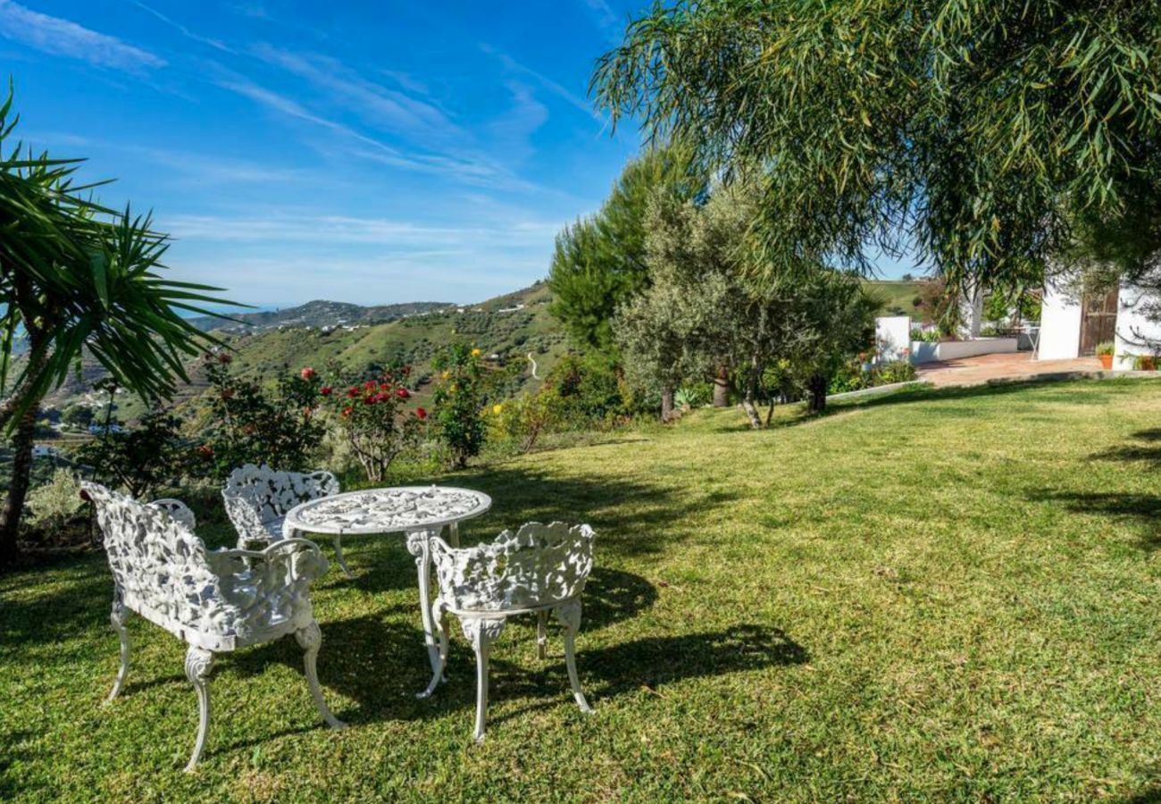 Beautiful finca with amazing panoramic views and a private pool. Close to the picturesque town Frigiliana.