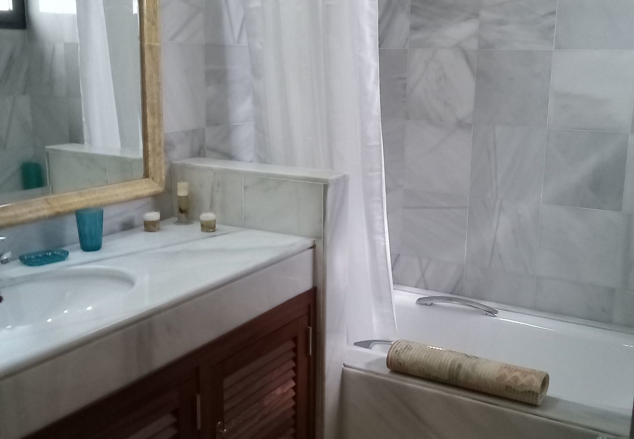 The best of this Villa Graciosa is that you have your private heated pool and also a shared pool of the complex.