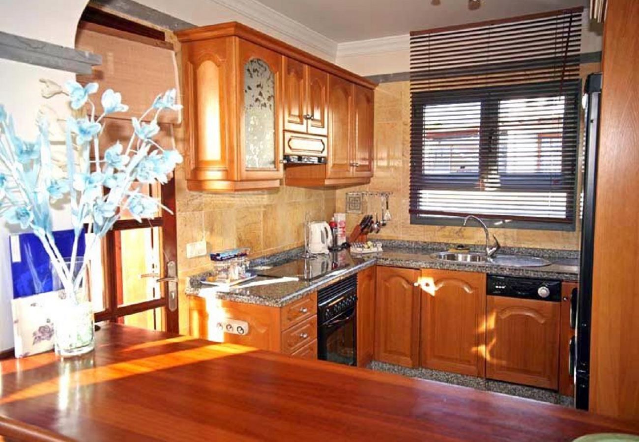 The best of this Villa Graciosa is that you have your private heated pool and also a shared pool of the complex.