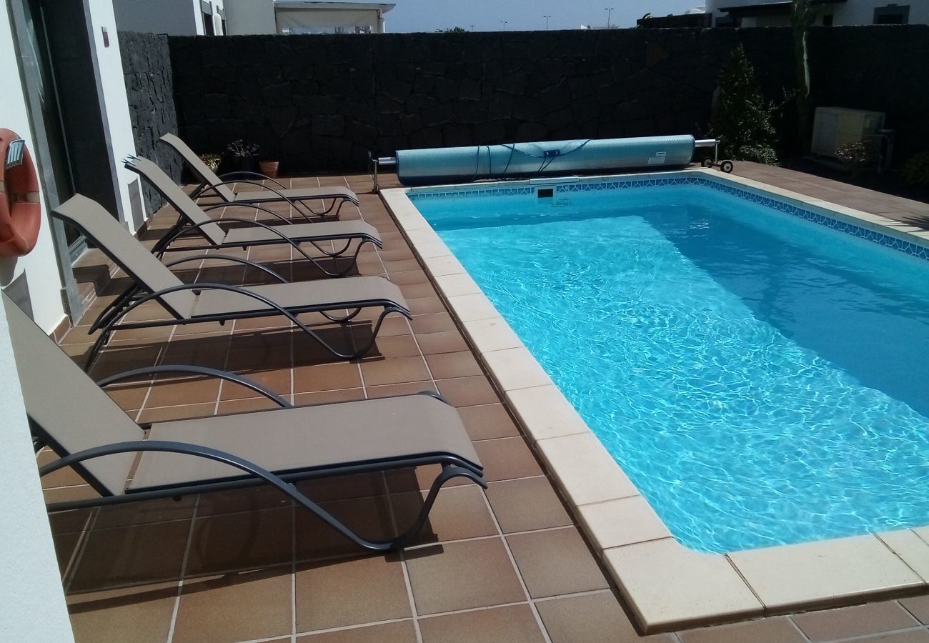 The best of this Villa Graciosa is that you have your private heated pool and also a shared pool of the complex.