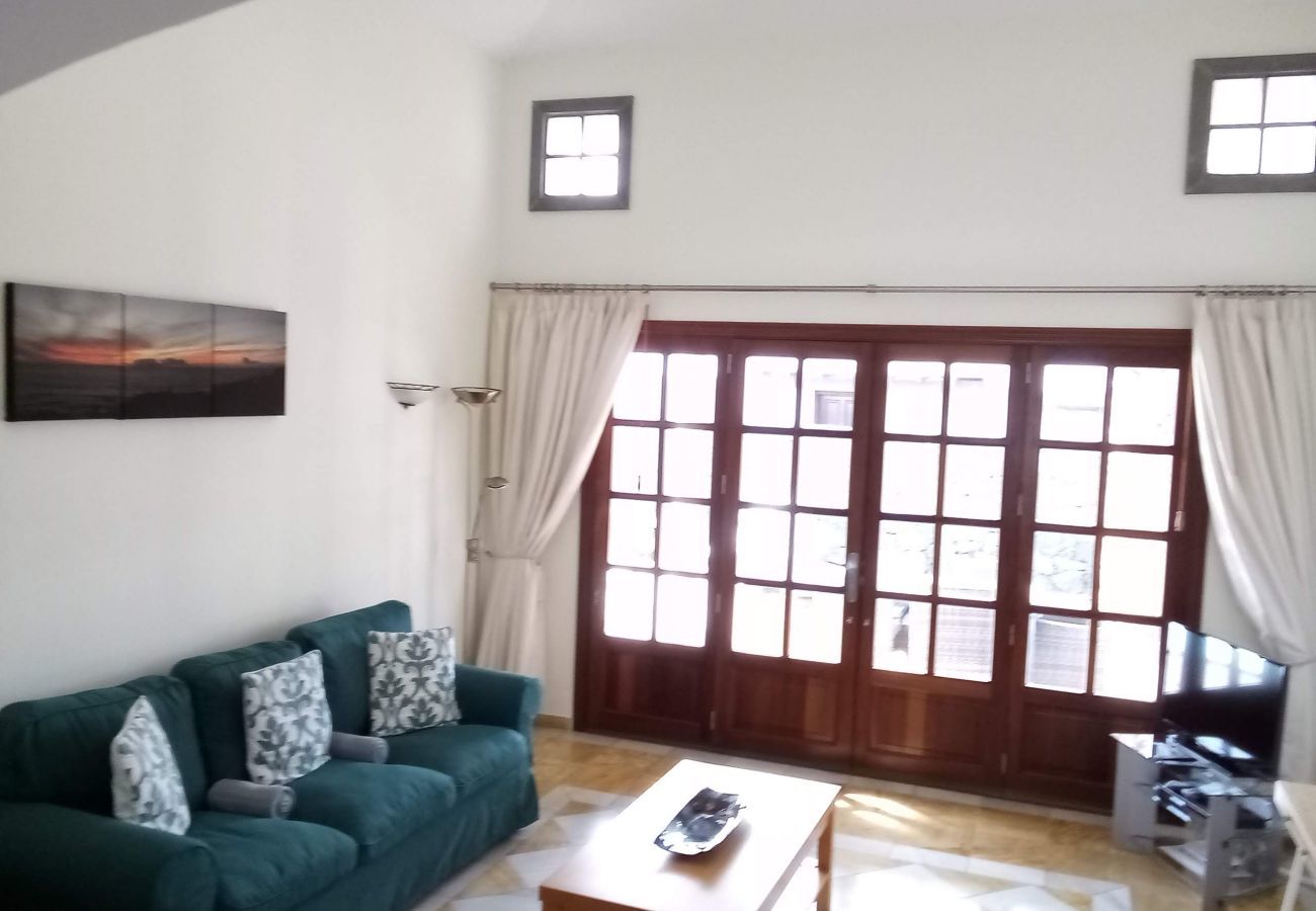The best of this Villa Graciosa is that you have your private heated pool and also a shared pool of the complex.