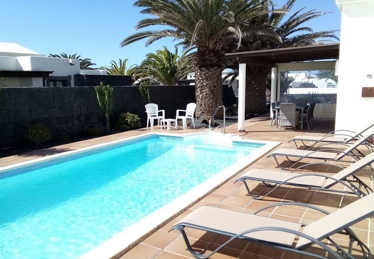 The best of this Villa Graciosa is that you have your private heated pool and also a shared pool of the complex.