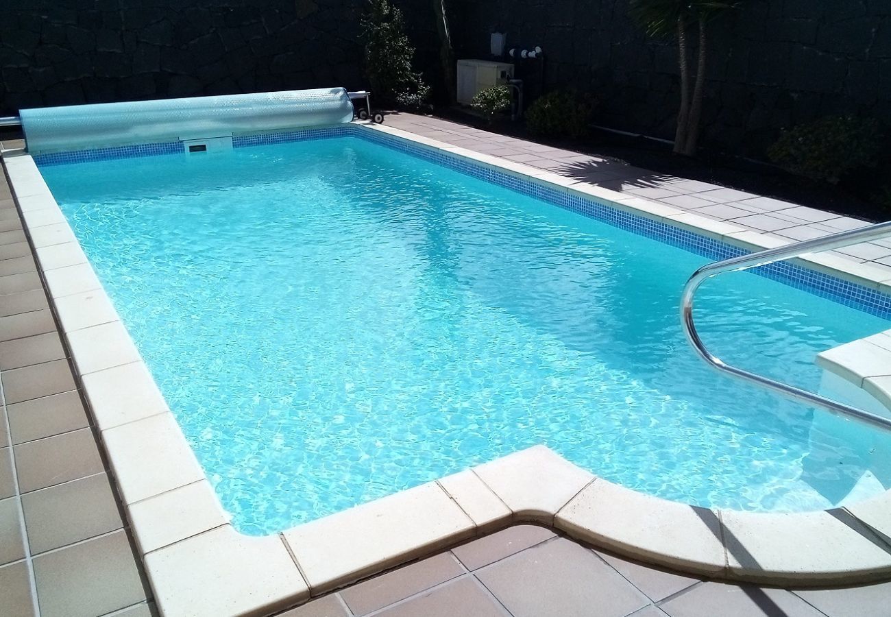 The best of this Villa Graciosa is that you have your private heated pool and also a shared pool of the complex.