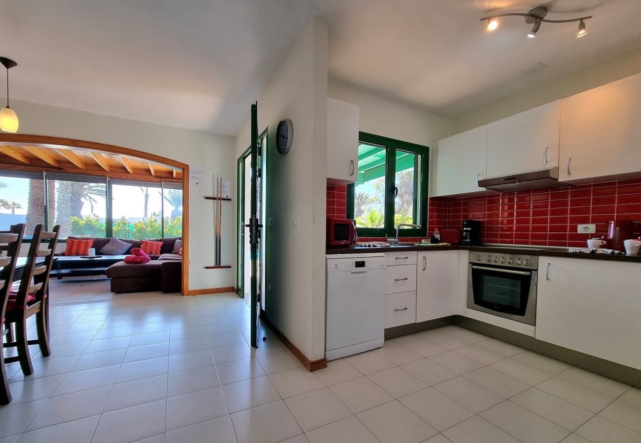 Villa Elsa is located in walking distance from the harbour of Playa Blanca. Perfect for families. Lots of nice outside spaces