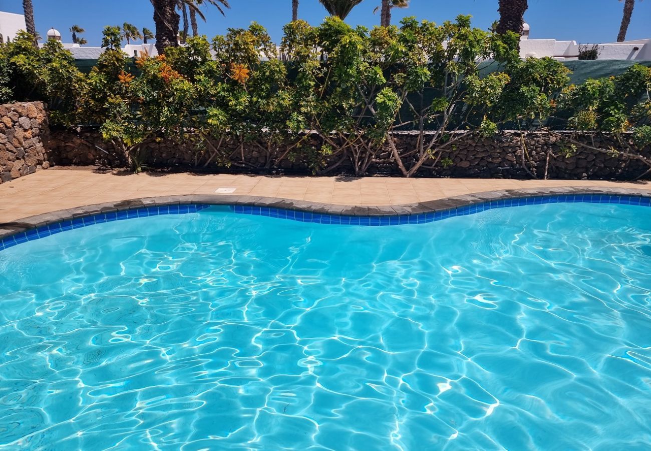 Villa Elsa is located in walking distance from the harbour of Playa Blanca. Perfect for families. Lots of nice outside spaces