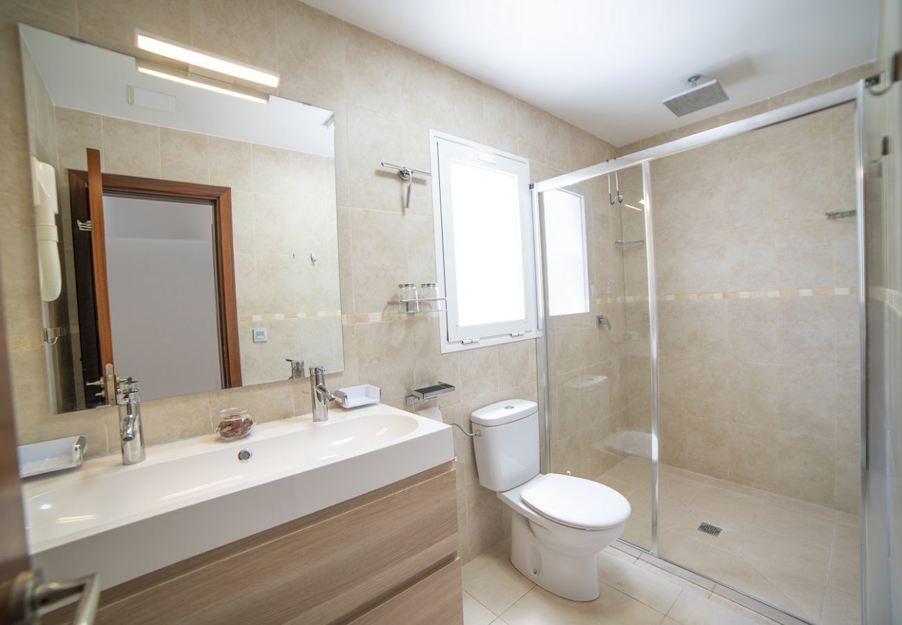 Villa Carmen is a luxurious holiday home for a large group. With heatable private pool in Puerto del Carmen, Lanzarote