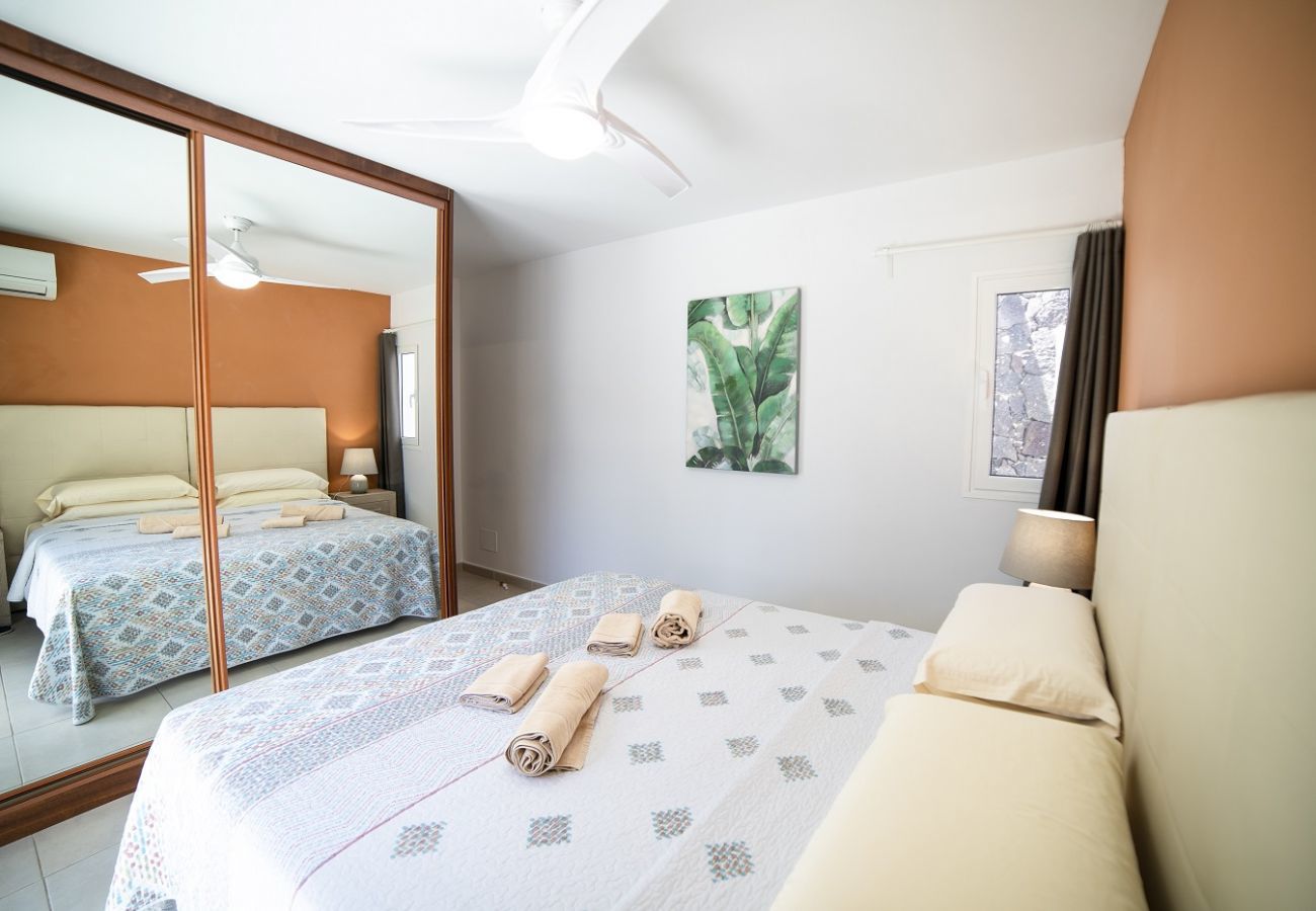 Villa Carmen is a luxurious holiday home for a large group. With heatable private pool in Puerto del Carmen, Lanzarote