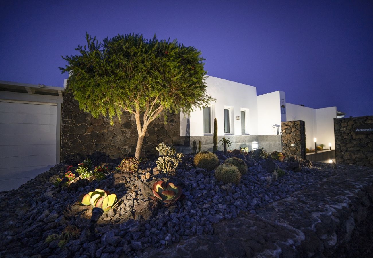 Villa Carmen is a luxurious holiday home for a large group. With heatable private pool in Puerto del Carmen, Lanzarote
