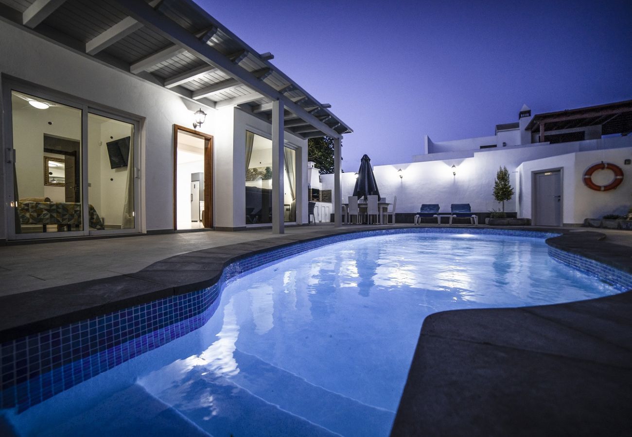 Villa Carmen is a luxurious holiday home for a large group. With heatable private pool in Puerto del Carmen, Lanzarote