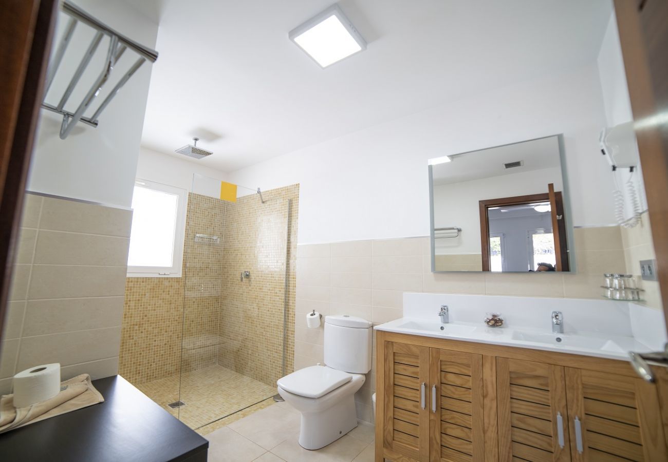 Villa Carmen is a luxurious holiday home for a large group. With heatable private pool in Puerto del Carmen, Lanzarote