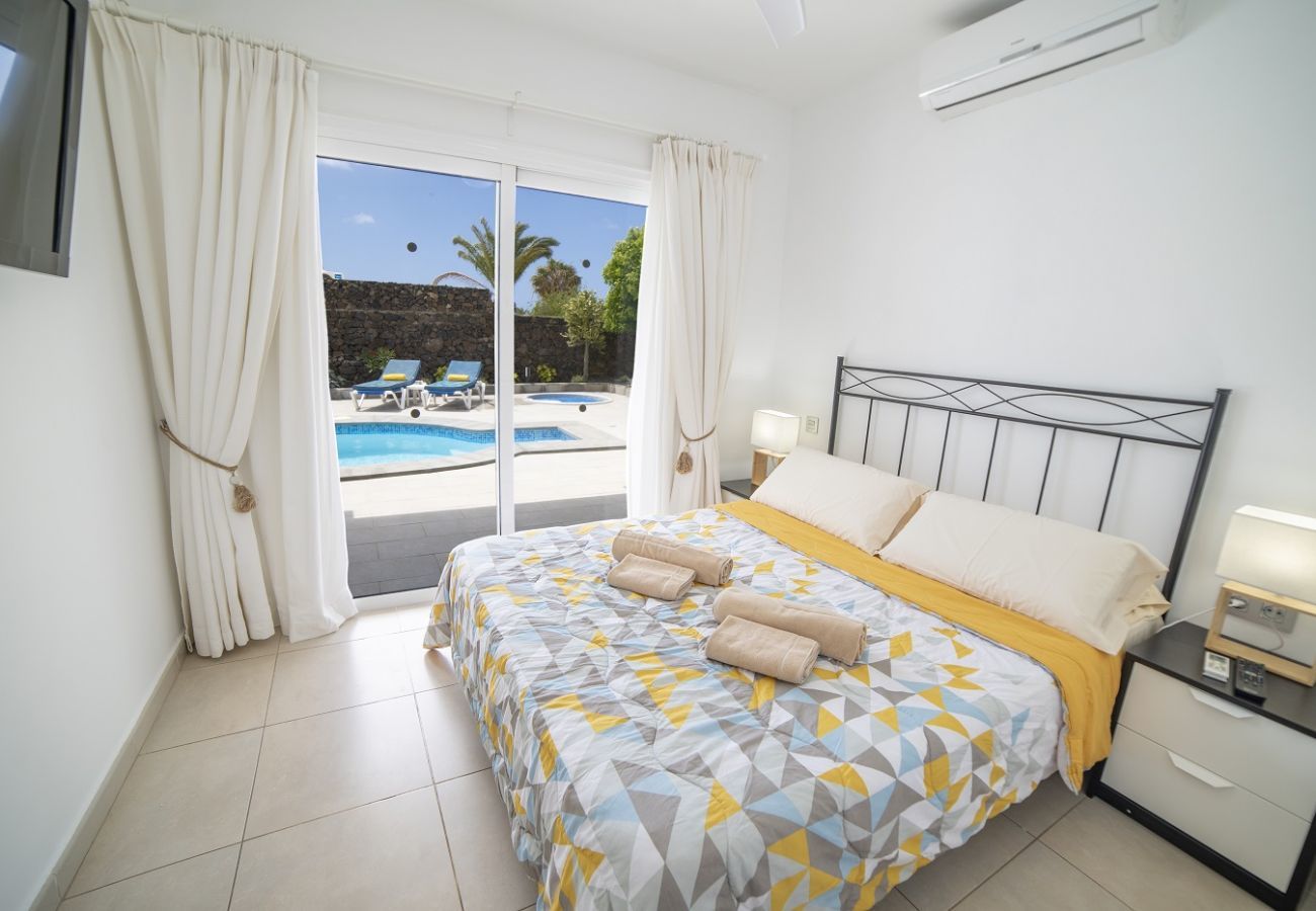 Villa Carmen is a luxurious holiday home for a large group. With heatable private pool in Puerto del Carmen, Lanzarote