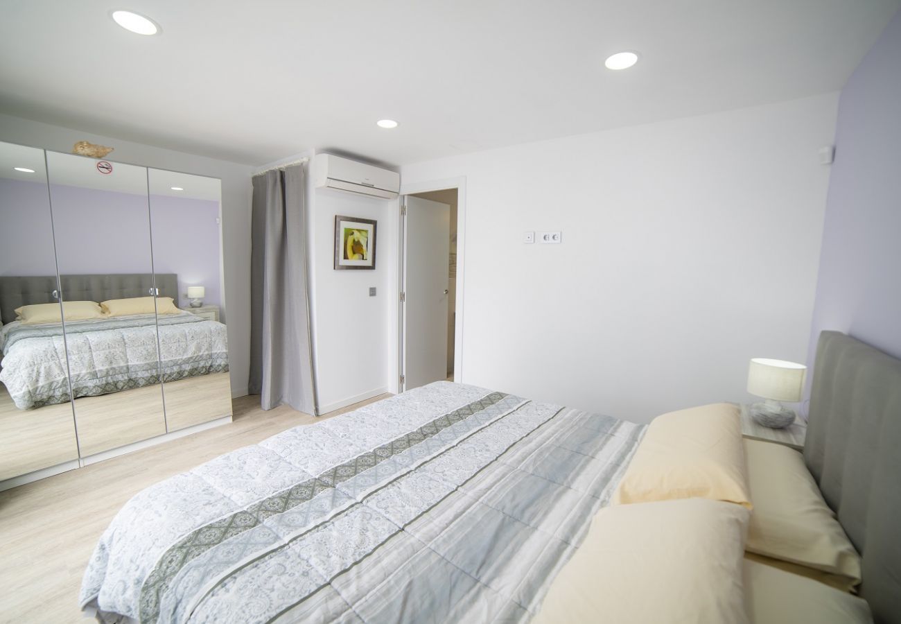 Villa Carmen is a luxurious holiday home for a large group. With heatable private pool in Puerto del Carmen, Lanzarote