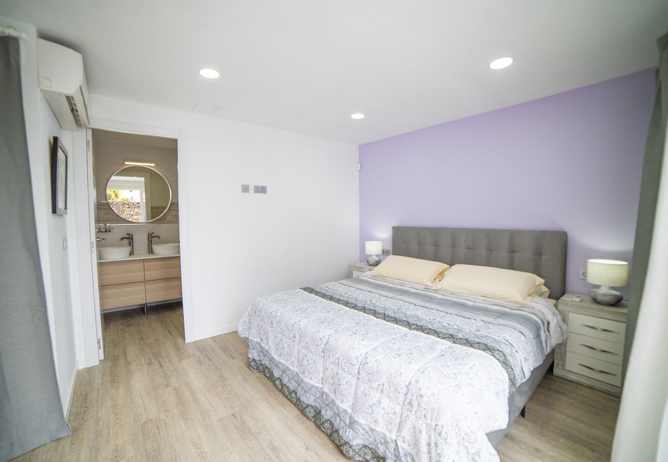 Villa Carmen is a luxurious holiday home for a large group. With heatable private pool in Puerto del Carmen, Lanzarote