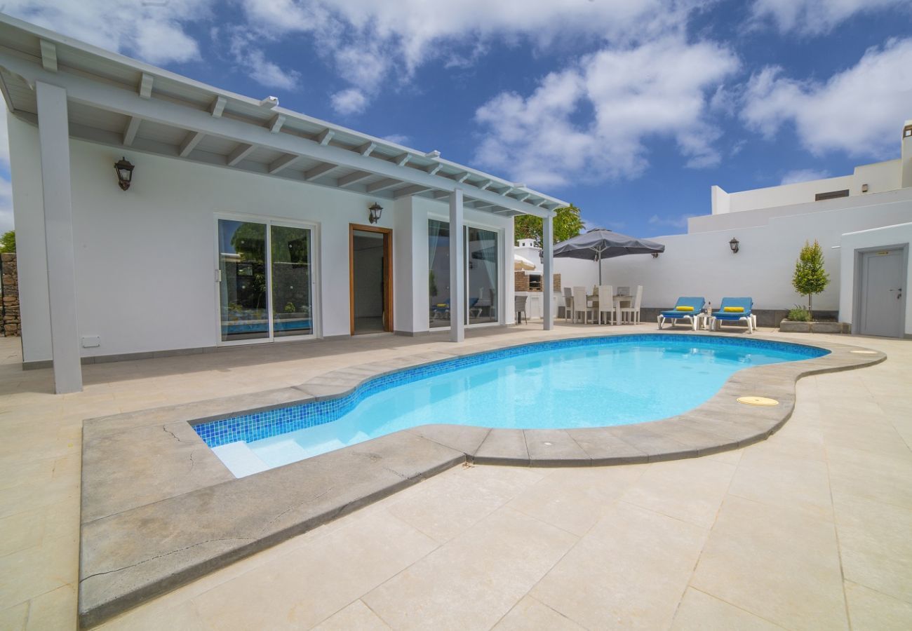 Villa Carmen is a luxurious holiday home for a large group. With heatable private pool in Puerto del Carmen, Lanzarote