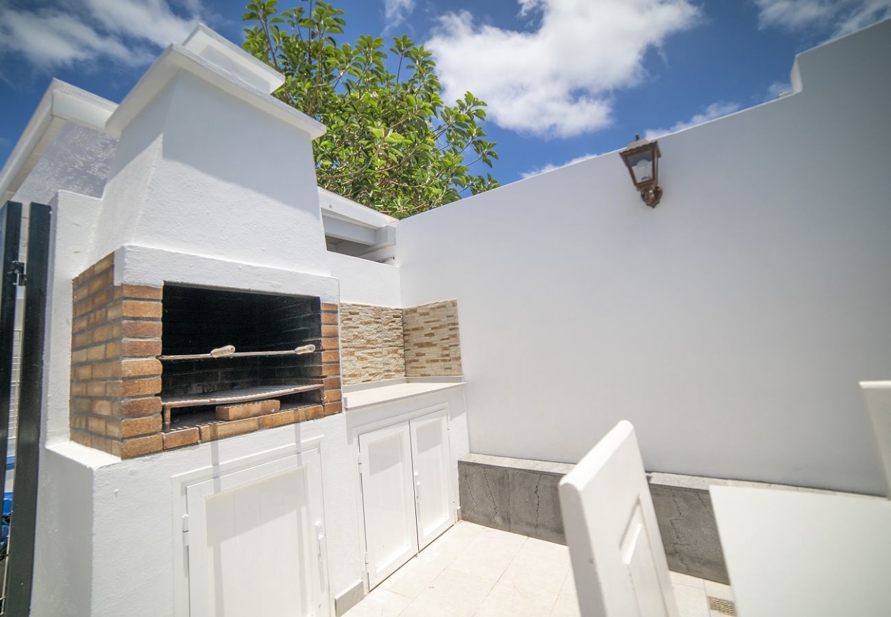 Villa Carmen is a luxurious holiday home for a large group. With heatable private pool in Puerto del Carmen, Lanzarote
