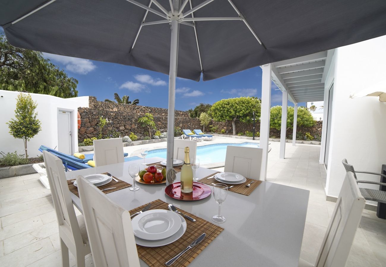 Villa Carmen is a luxurious holiday home for a large group. With heatable private pool in Puerto del Carmen, Lanzarote