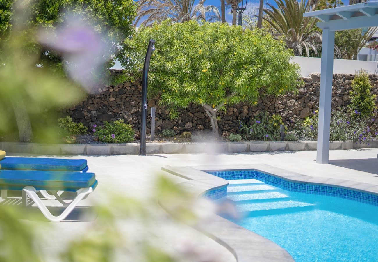 Villa Carmen is a luxurious holiday home for a large group. With heatable private pool in Puerto del Carmen, Lanzarote