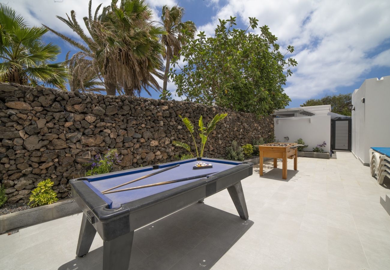 Villa Carmen is a luxurious holiday home for a large group. With heatable private pool in Puerto del Carmen, Lanzarote