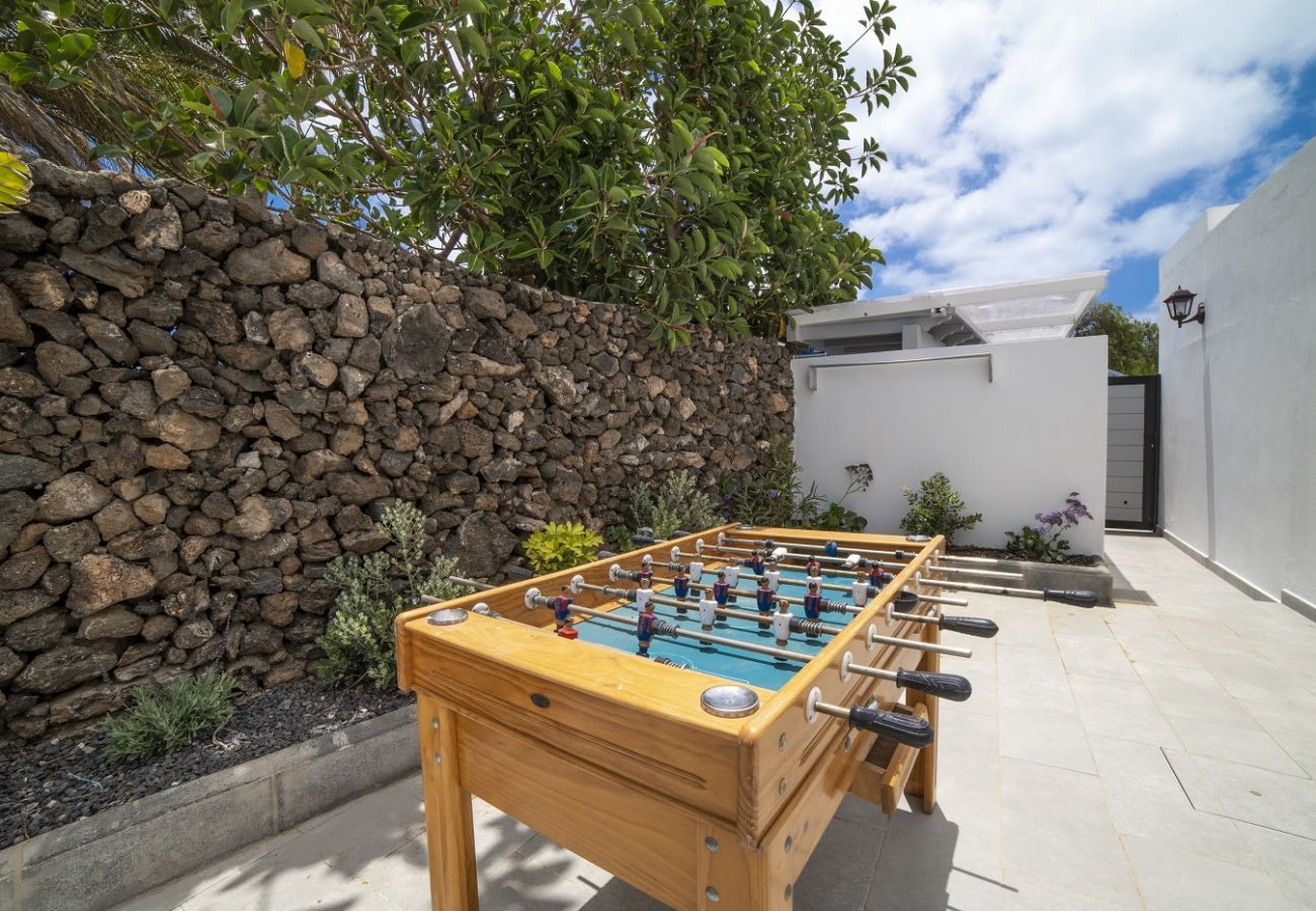 Villa Carmen is a luxurious holiday home for a large group. With heatable private pool in Puerto del Carmen, Lanzarote