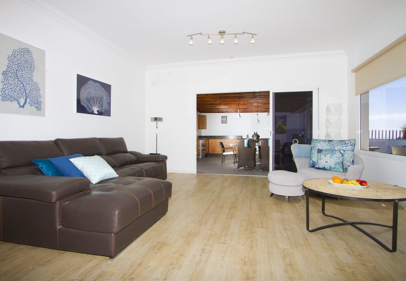 Villa Calero Marina is a modern holiday villa with pool. Walking distance of the centre of Puerto Calero, Lanzarote