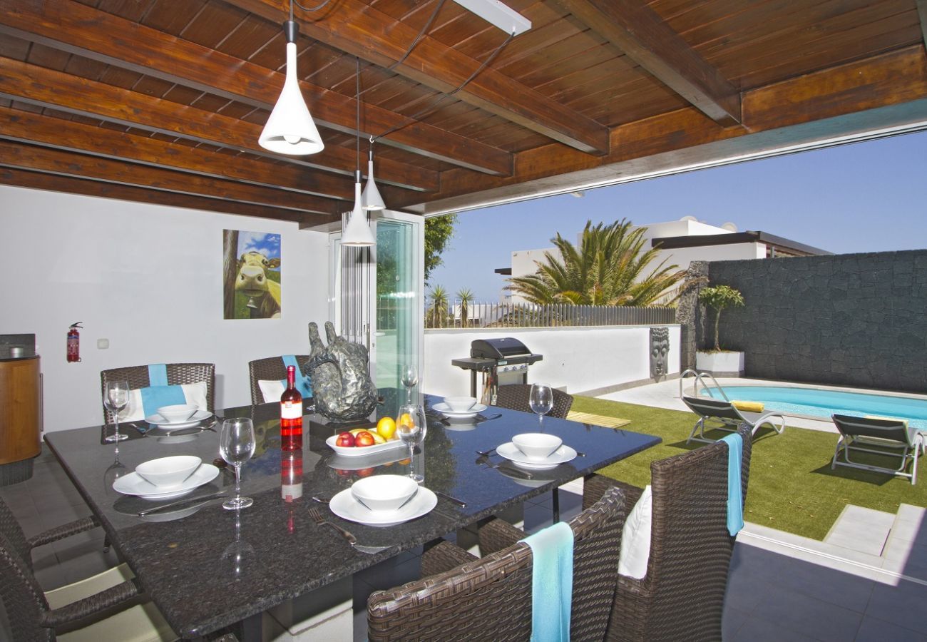 Villa Calero Marina is a modern holiday villa with pool. Walking distance of the centre of Puerto Calero, Lanzarote