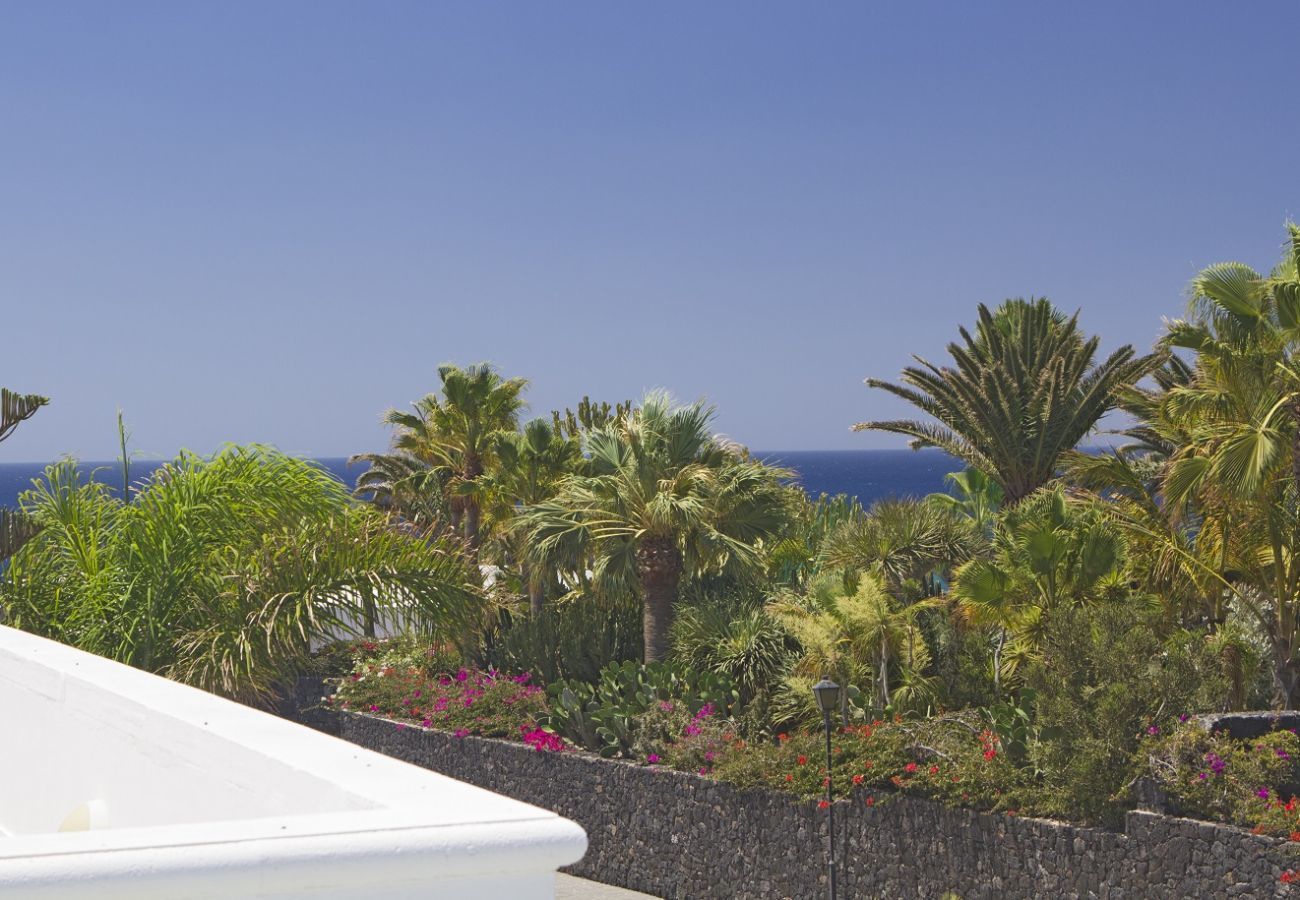 Villa Calero Marina is a modern holiday villa with pool. Walking distance of the centre of Puerto Calero, Lanzarote