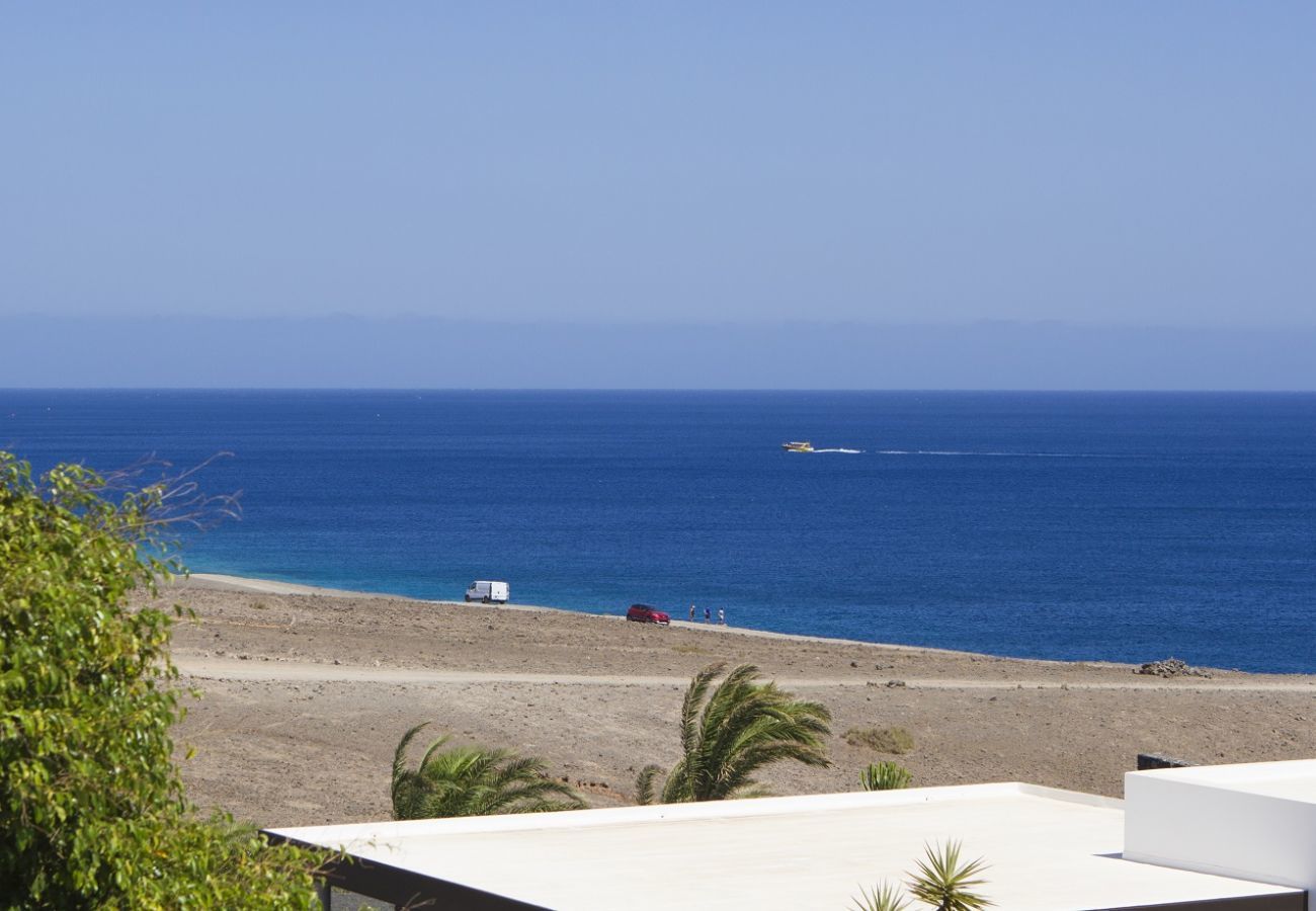 Villa Calero Marina is a modern holiday villa with pool. Walking distance of the centre of Puerto Calero, Lanzarote