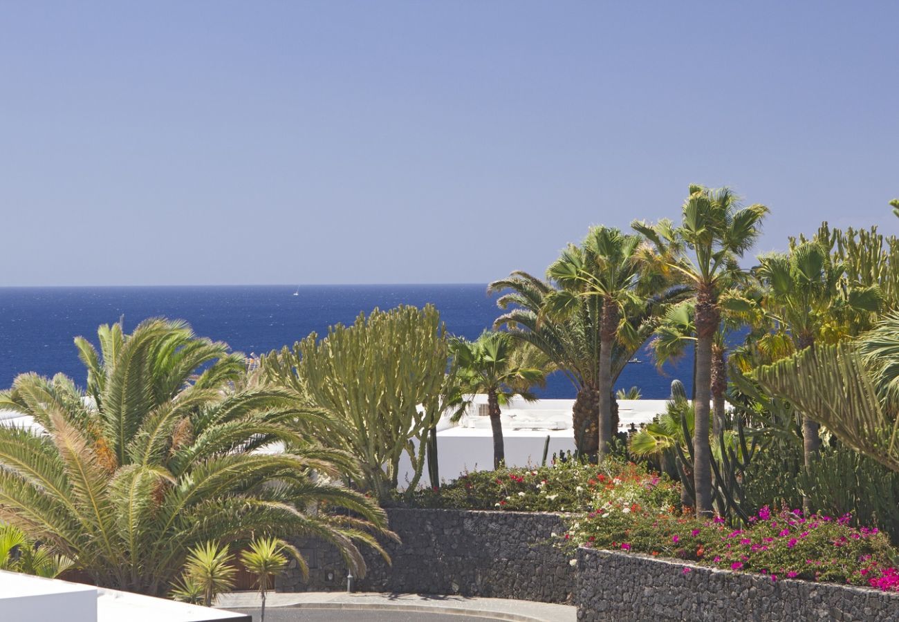 Villa Calero Marina is a modern holiday villa with pool. Walking distance of the centre of Puerto Calero, Lanzarote