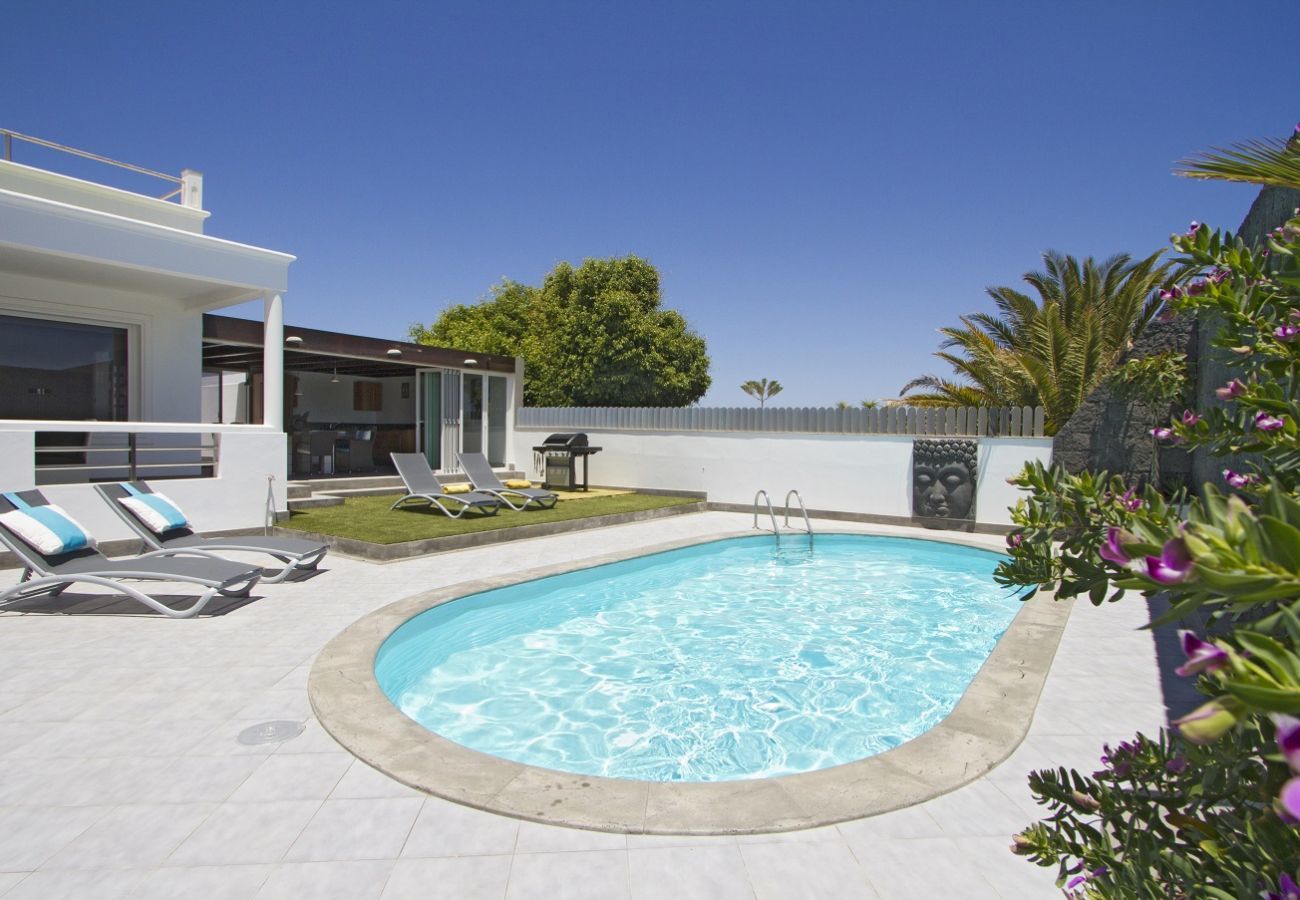 Villa Calero Marina is a modern holiday villa with pool. Walking distance of the centre of Puerto Calero, Lanzarote