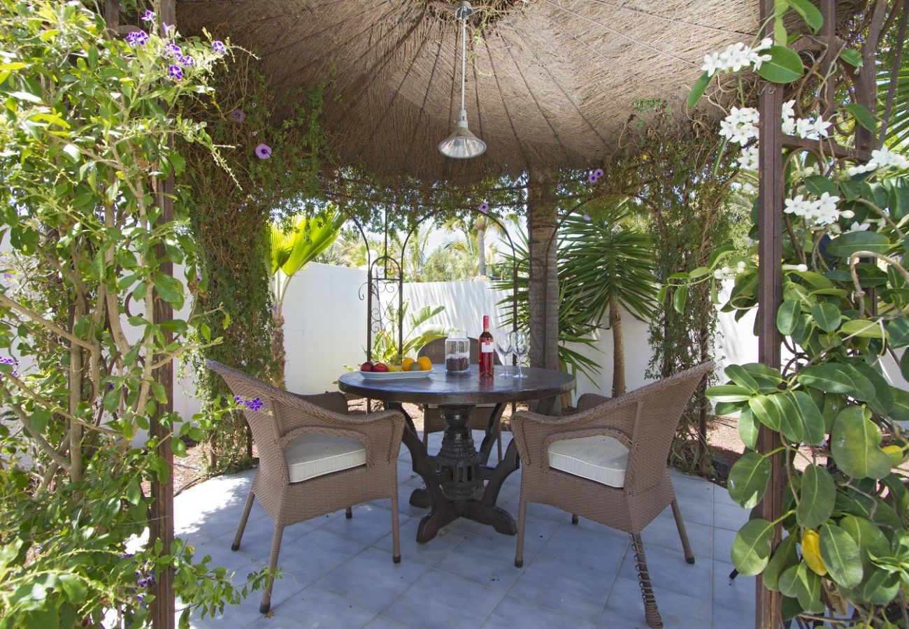 Villa Calero Marina is a modern holiday villa with pool. Walking distance of the centre of Puerto Calero, Lanzarote