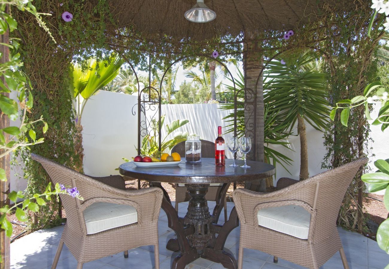 Villa Calero Marina is a modern holiday villa with pool. Walking distance of the centre of Puerto Calero, Lanzarote