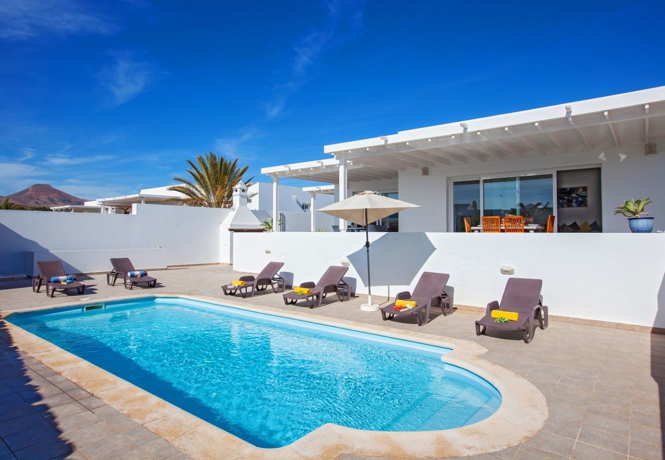 Villa Puerto Calero is a luxurious holiday villa with heated private pool. Walking distance from Puerto Calero, Lanzarote