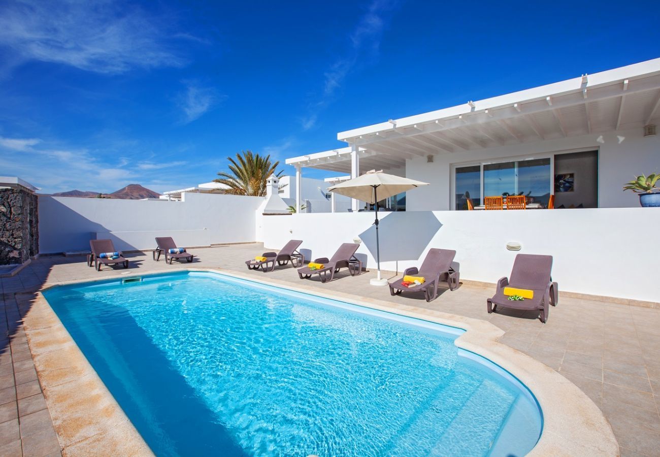 Villa Puerto Calero is a luxurious holiday villa with heated private pool. Walking distance from Puerto Calero, Lanzarote