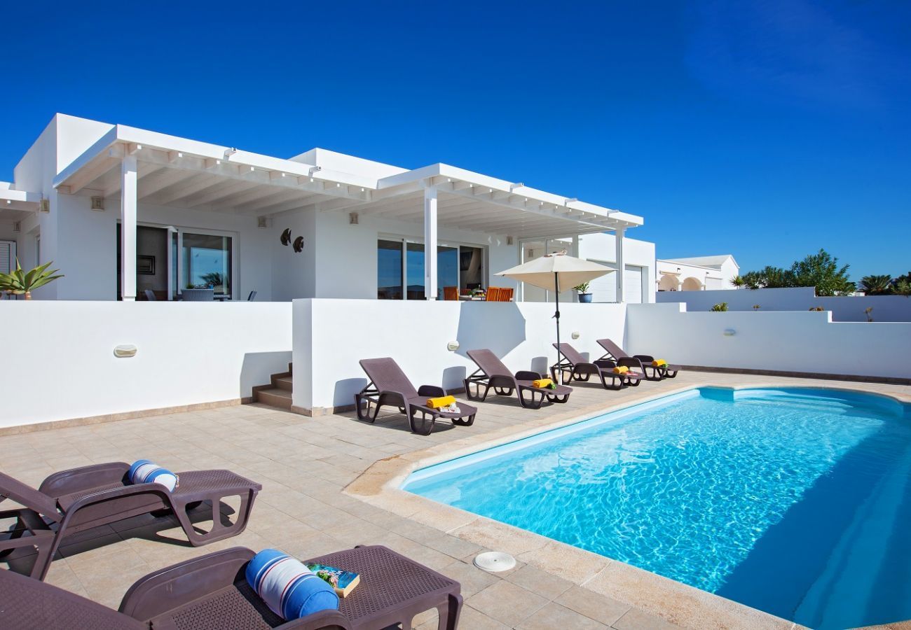 Villa Puerto Calero is a luxurious holiday villa with heated private pool. Walking distance from Puerto Calero, Lanzarote