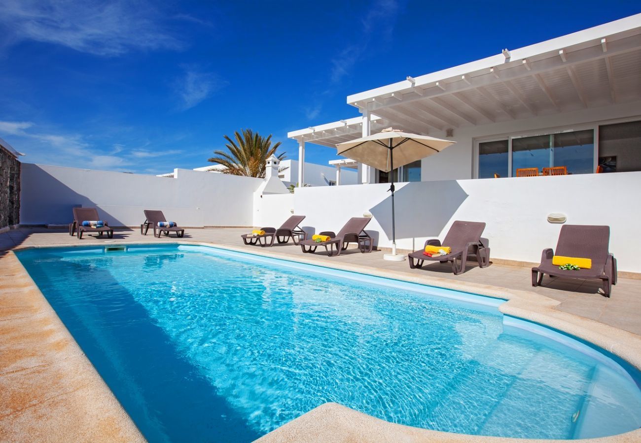 Villa Puerto Calero is a luxurious holiday villa with heated private pool. Walking distance from Puerto Calero, Lanzarote