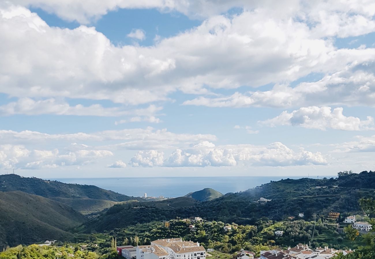 Finca Flores is a detached holiday home with private pool, amazing views and lots of privacy in Ojén, Andalusië