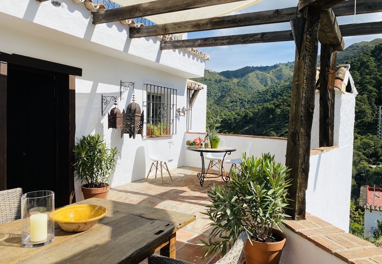 Finca Flores is a detached holiday home with private pool, amazing views and lots of privacy in Ojén, Andalusië