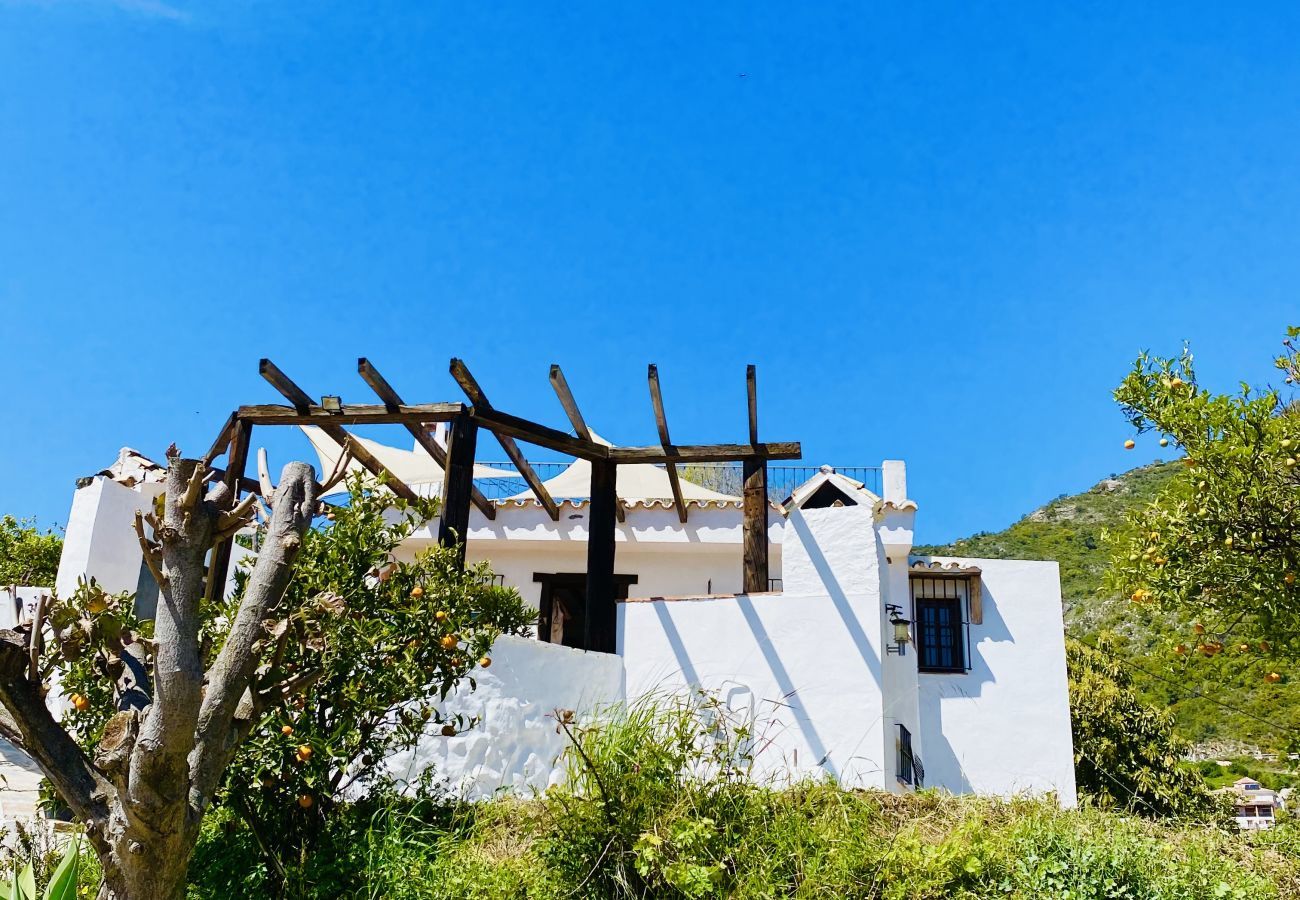 Finca Flores is a detached holiday home with private pool, amazing views and lots of privacy in Ojén, Andalusië