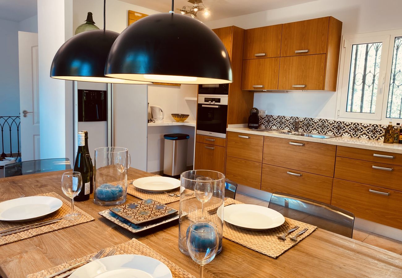 Finca Santa Ana is a holiday home with a private pool and garden with fruittrees. Walking distance from Ojén, Andalusia