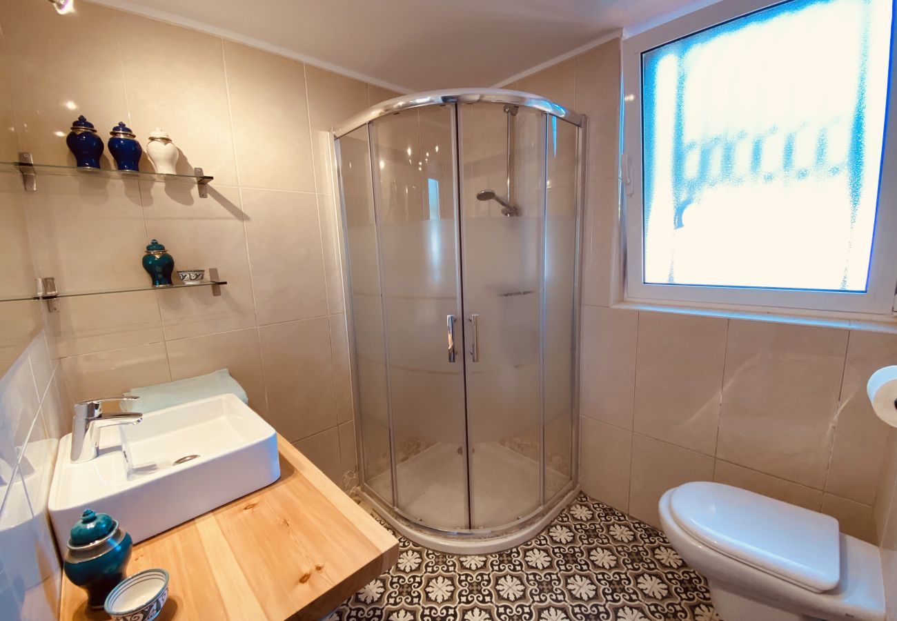 Finca Santa Ana is a holiday home with a private pool and garden with fruittrees. Walking distance from Ojén, Andalusia
