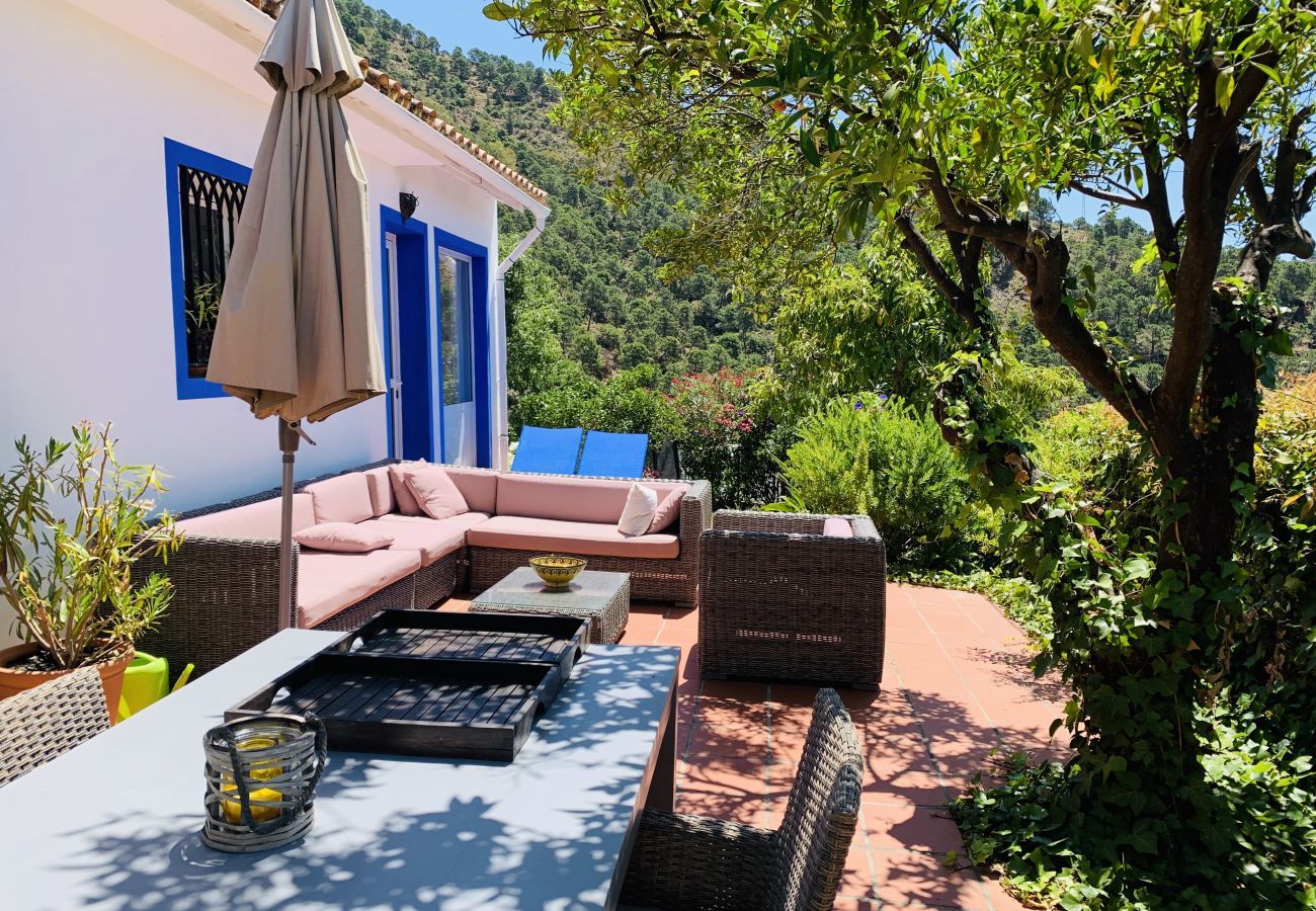Finca Santa Ana is a holiday home with a private pool and garden with fruittrees. Walking distance from Ojén, Andalusia