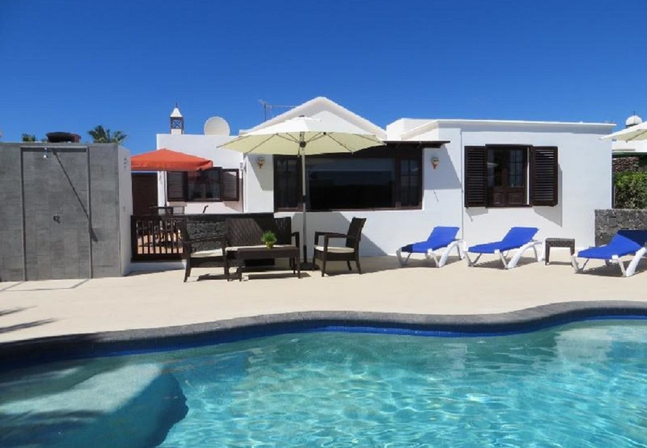 Villa Las Terracitas is a detached villa with heated private pool. Near the centre of Playa Blanca, Lanzarote