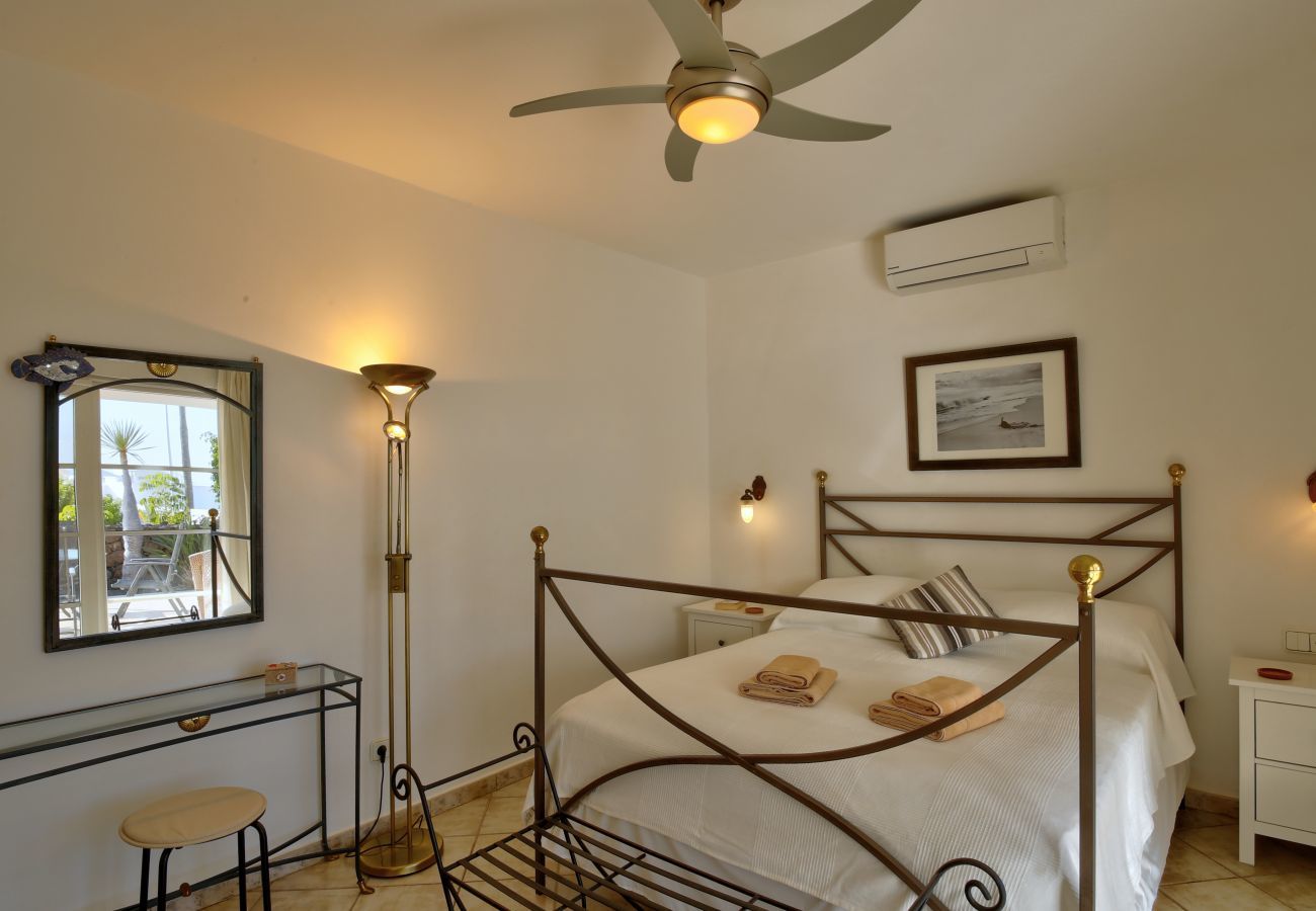 Villa Yana is a one-level villa with private heated pool and sea views. Near beach in Puerto del Carmen, Lanzarote