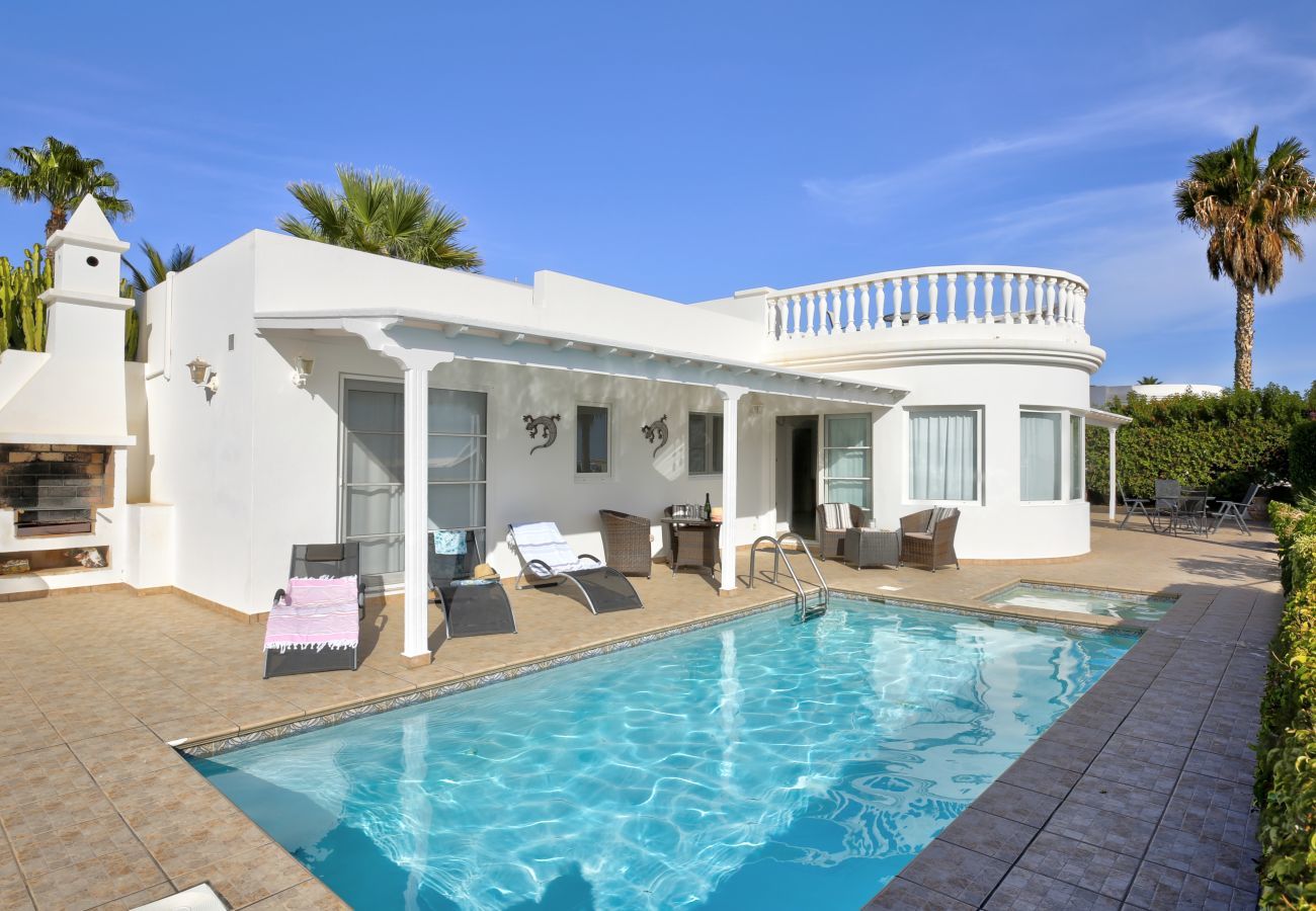 Villa Yana is a one-level villa with private heated pool and sea views. Near beach in Puerto del Carmen, Lanzarote