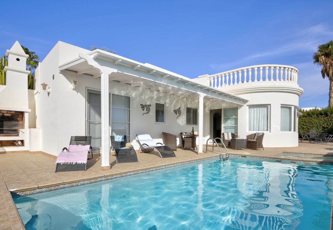 Villa Yana is a one-level villa with private heated pool and sea views. Near beach in Puerto del Carmen, Lanzarote