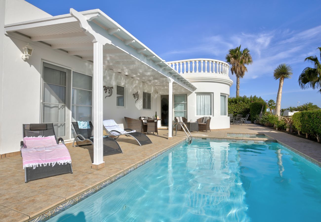 Villa Yana is a one-level villa with private heated pool and sea views. Near beach in Puerto del Carmen, Lanzarote